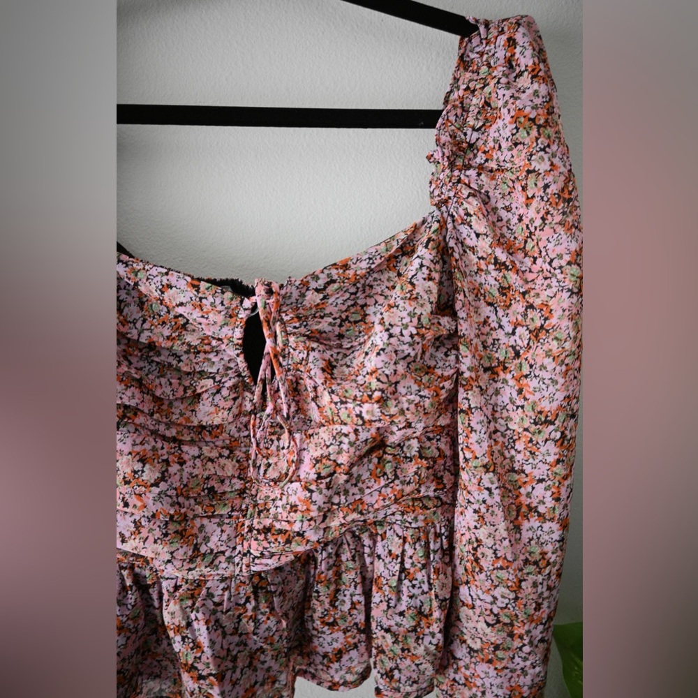 ASTR The Label Floral Pink Blouse NWOT - Picture 4 of 7